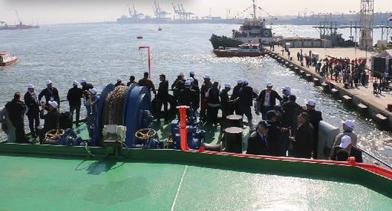 Delegates on board a vessel in a port setting during SCGC 2016